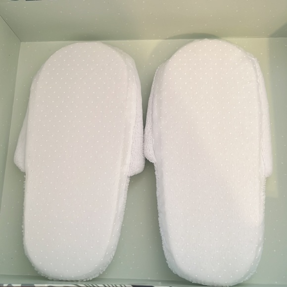 WHITE PLUSH SLIPPERS - Picture 2 of 2